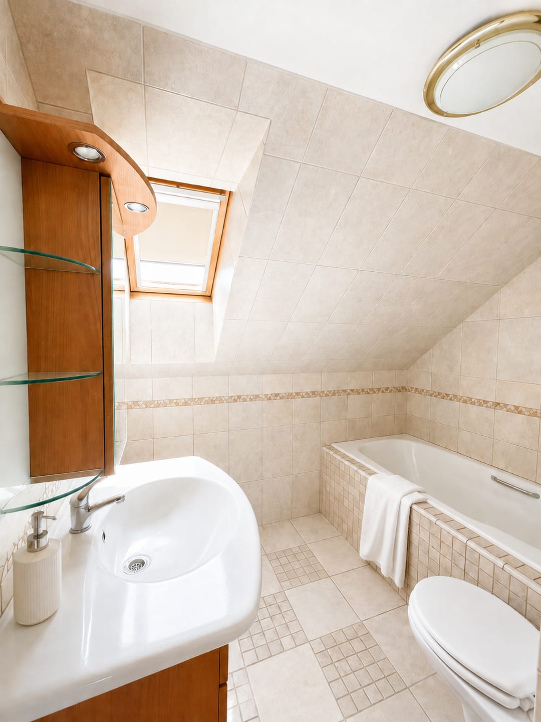 Attic bathroom with skylight, Bro-coli Žižkov