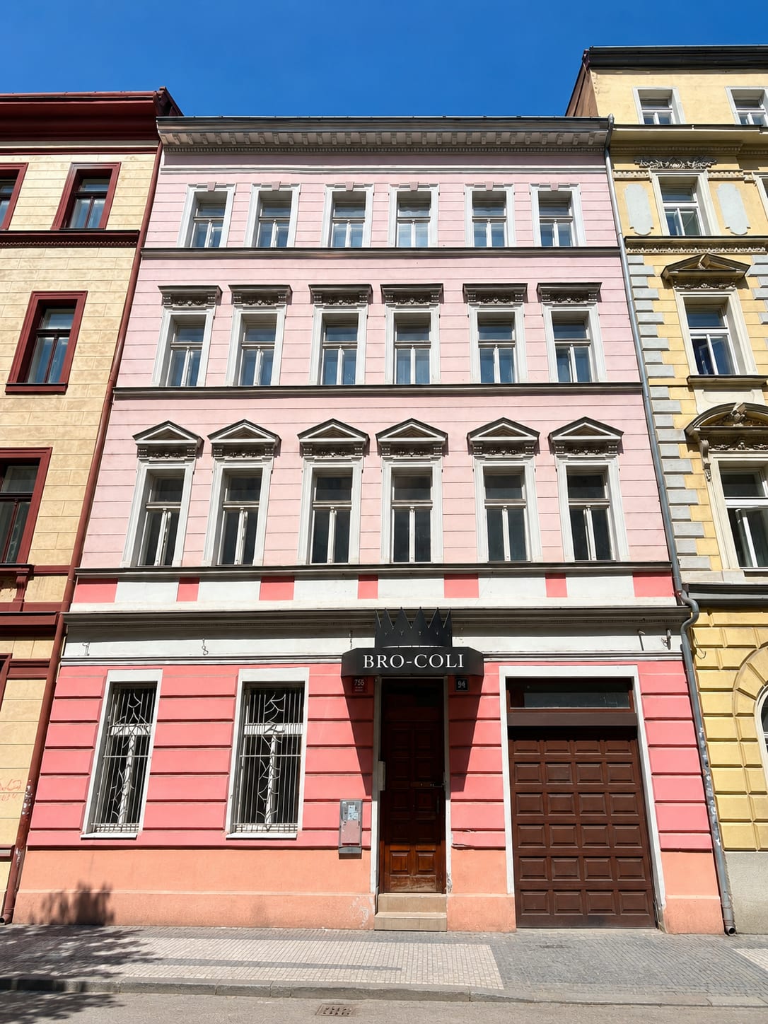 Bro-coli building on Bořivojova, Žižkov