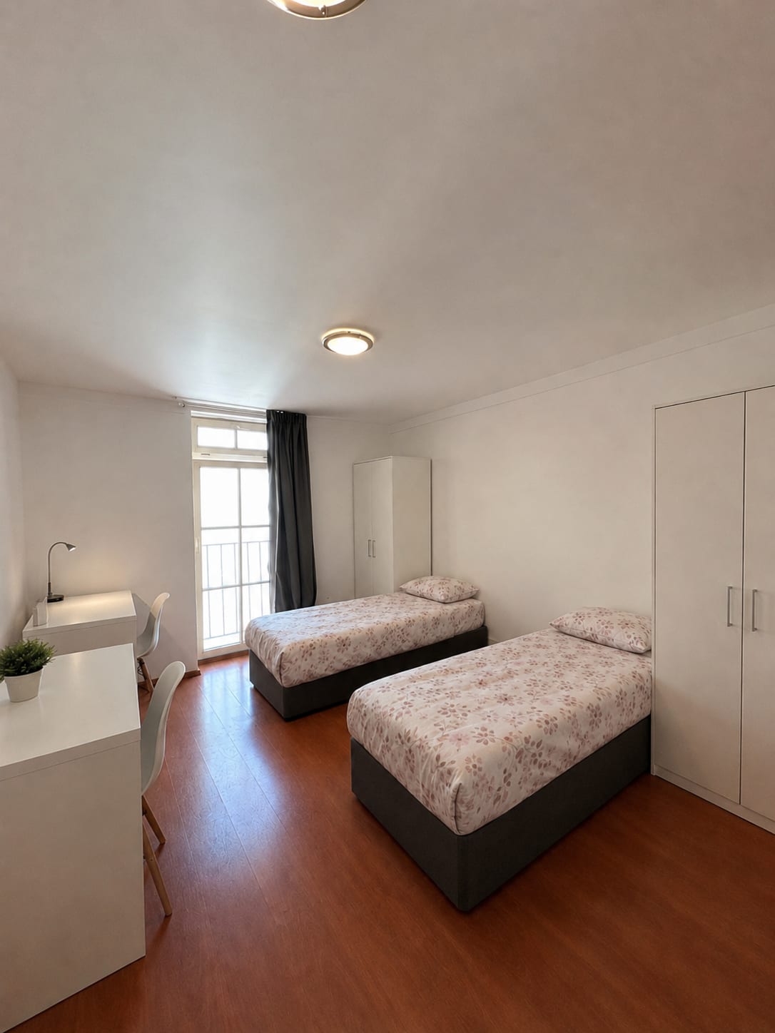 Bright twin room with balcony, Bro-coli Žižkov